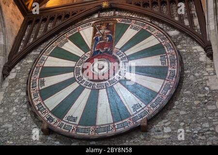 King Arthur`s Round Table in der Great Hall, Winchester, Hampshire, England, Großbritannien Stockfoto